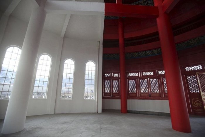 В Китае появились объединенные в единое здание Капитолий и храм Неба (7 фото)