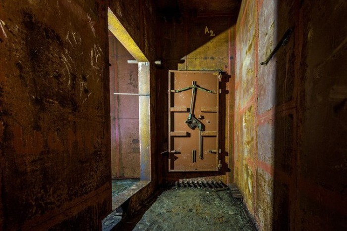 12 подземных этажей самого крупного советского бункера Белоруссии (49 фото)
