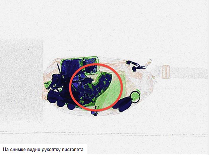 Журнал Wired предложил своим читателям найти запрещённые к провозу предметы на снимках просканированных чемоданов (16 фото)