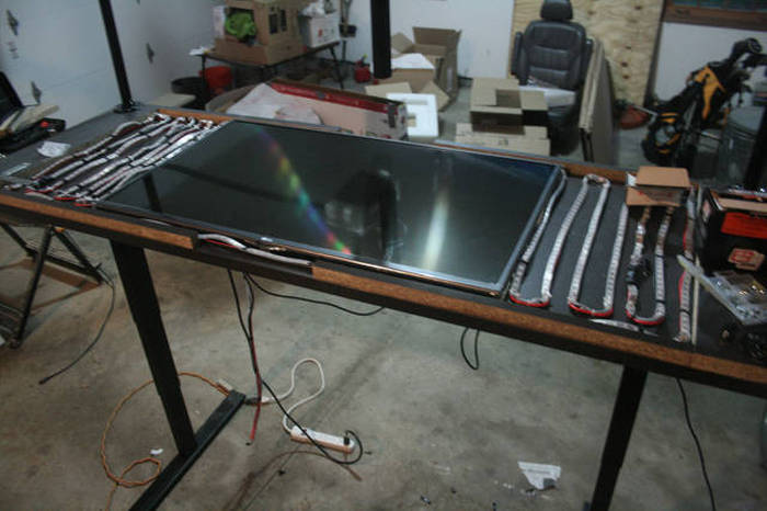 Крутой самодельный компьютерный стол (33 фото)