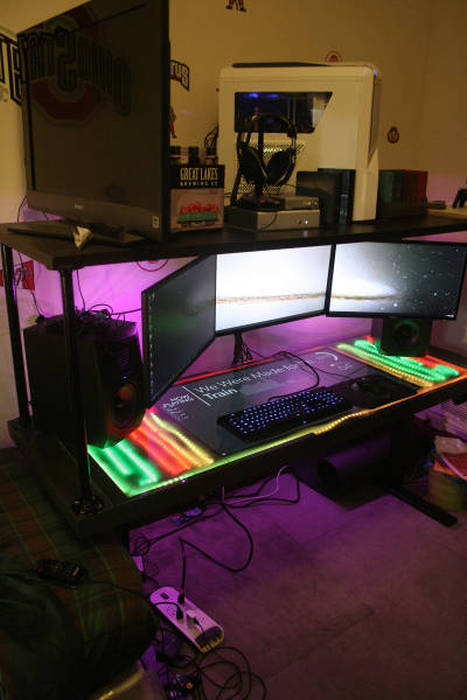 Крутой самодельный компьютерный стол (33 фото)