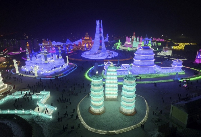 В Китае построили ледяной город, в котором пройдет Харбинский международный фестиваль льда и снега (15 фото)