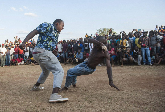 Кулачные бои Мусангве в ЮАР (12 фото)