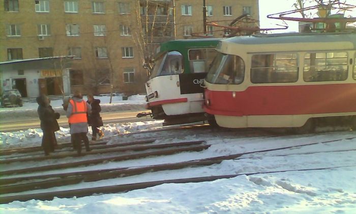 В Екатеринбурге столкнулись два трамвая (7 фото)