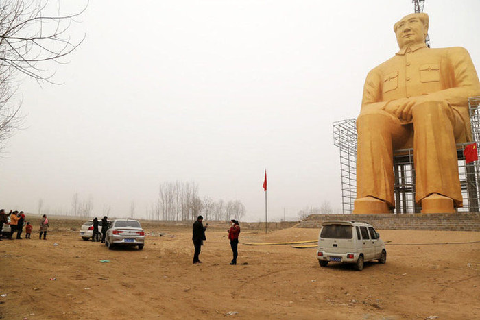 В Китае завершается строительство самого большого памятника Мао Цзедуну (5 фото)
