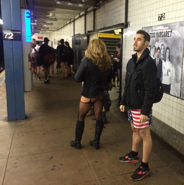 Как прошел флешмоб «В метро без штанов-2016» (No Pants Subway Ride) (24 фото)