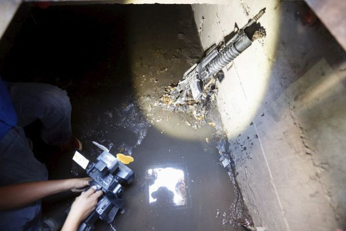 Подземный бункер, в котором скрывался Хоакин Гусман Лоэра по кличке «Коротышка» (19 фото)