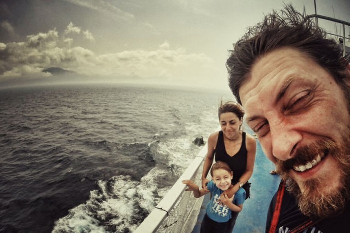 Семья объехала всю Европу на мотоцикле, посетив 41 страну за 4 месяца (40 фото)