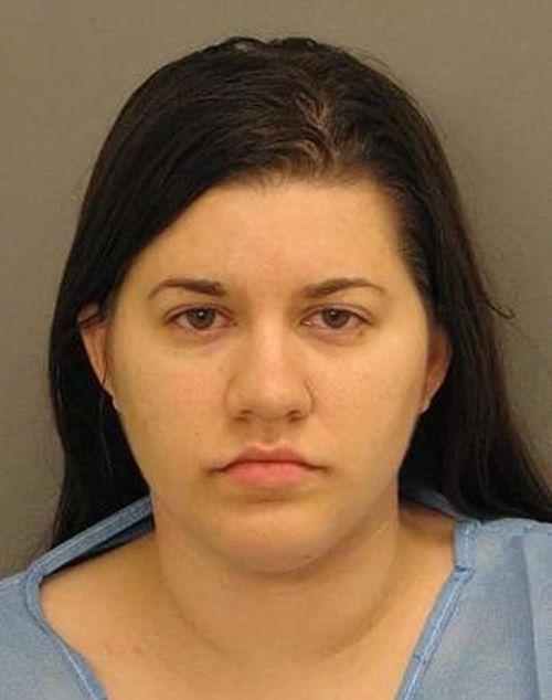 В США молодую учительницу арестовали за интимную связь со школьницей (10 фото)