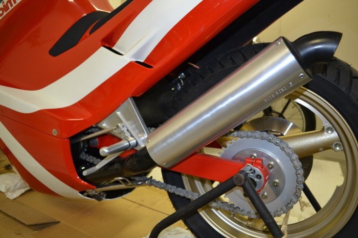 Капсула времени - «законсервированный» мотоцикл Bimota DB1SR 1987 года выпуска (13 фото) Капсула времени - «законсервированный» мотоцикл Bimota DB1SR 1987 года выпуска (13 фото)