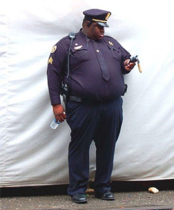 Полицейские, потерявшие физическую форму за годы службы (22 фото)
