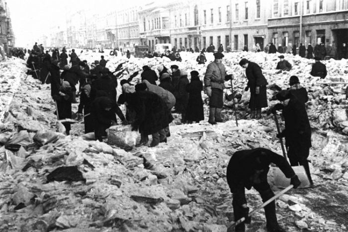 72 года со дня снятия блокады Ленинграда (12 фото)