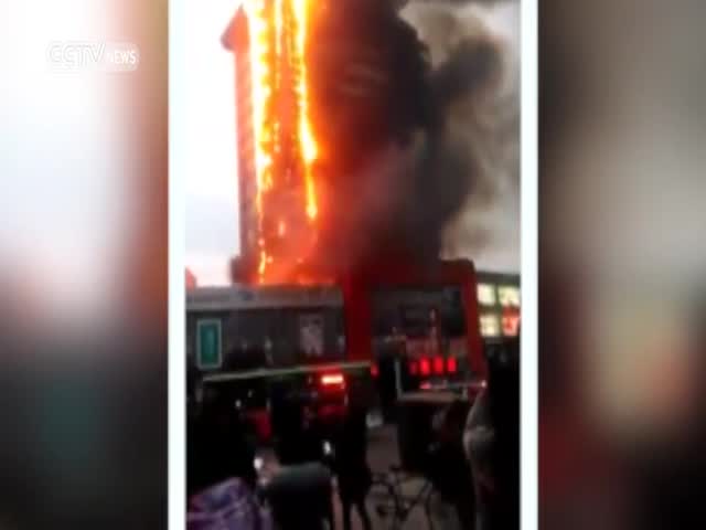 В китайском Сичане загорелся отель