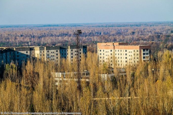 Вид на Припять, открывающийся с 16-этажек города (25 фото)