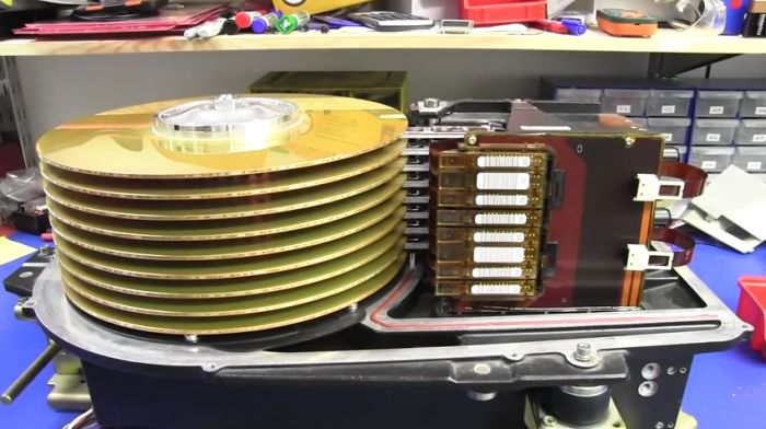 Старый 36-килограммовый жесткий диск особо большого объема (16 фото)