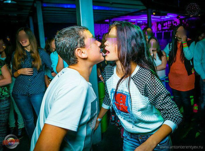 В Липецке родительские комитеты пожаловались на школьные вечеринки в клубах (13 фото)