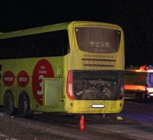 В Эстонии попал в аварию автобус с россиянами (3 фото)