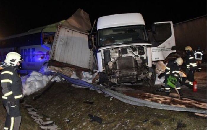 В Эстонии попал в аварию автобус с россиянами (3 фото)
