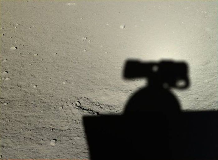 Снимки Луны, сделанные первым китайским луноходом (12 фото)