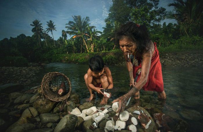 Ментавайцы - коренной народ Индонезии (22 фото)