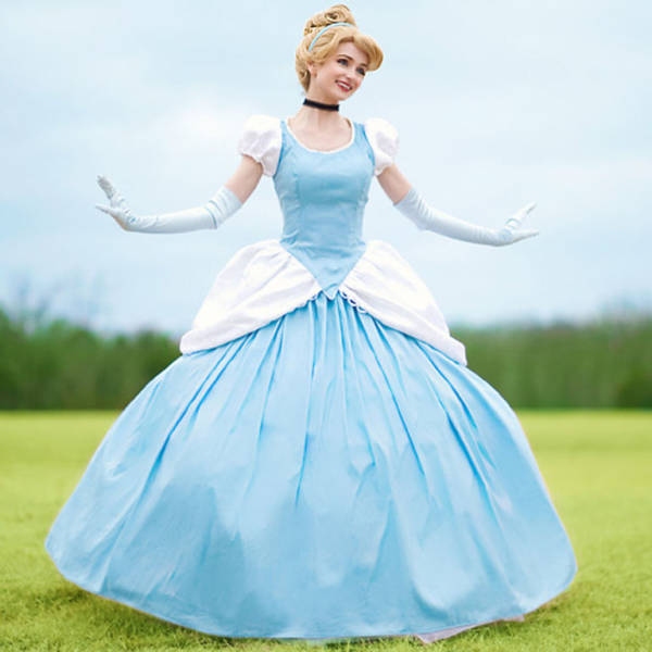 Американка потратила более 14 000 долларов на костюмы диснеевских принцесс (16 фото)