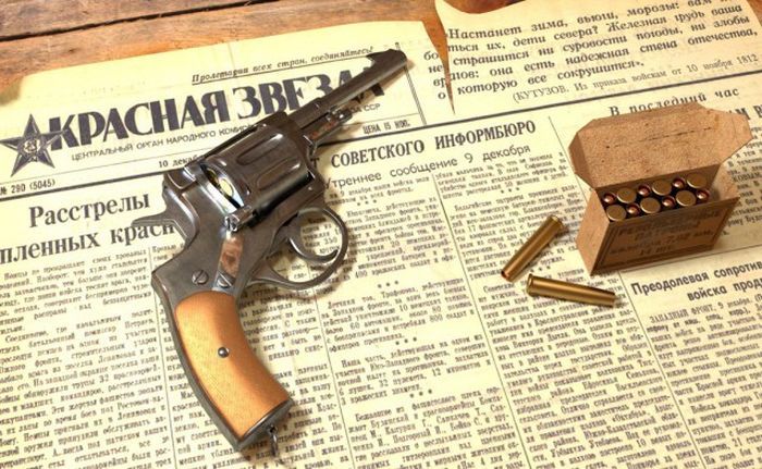 История револьвера системы Наган (8 фото)