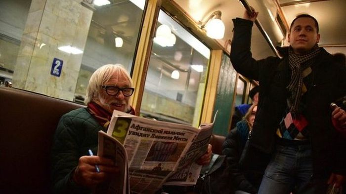 Пьер Ришар прокатился в метро Москвы и остался очень доволен (3 фото)