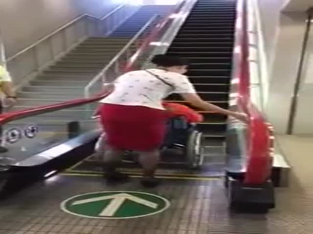 Эскалатор для инвалидов в Японии