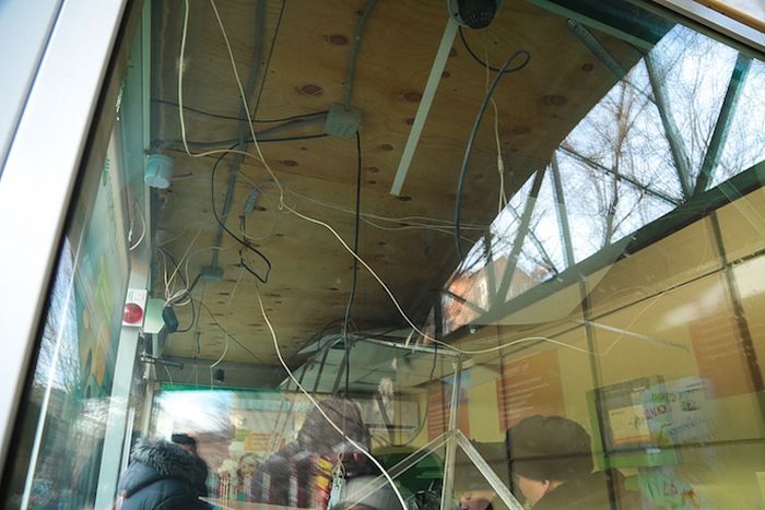 В Улан-Удэ неизвестные взорвали банкомат «Сбербанка» (5 фото)