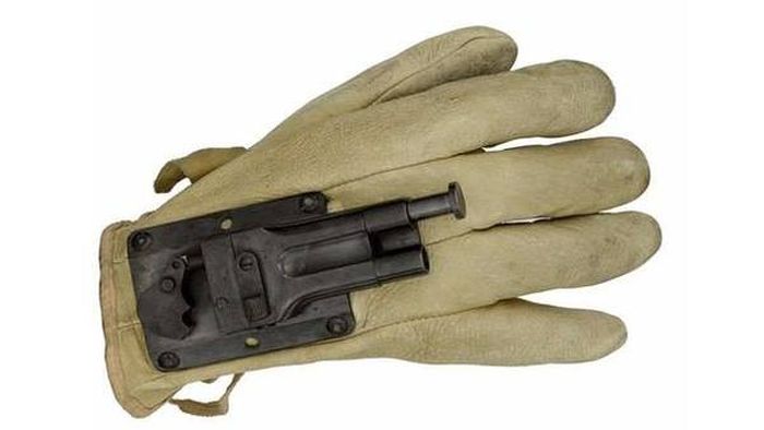 Пистолет-перчатка Sedgley OSS.38 (8 фото)