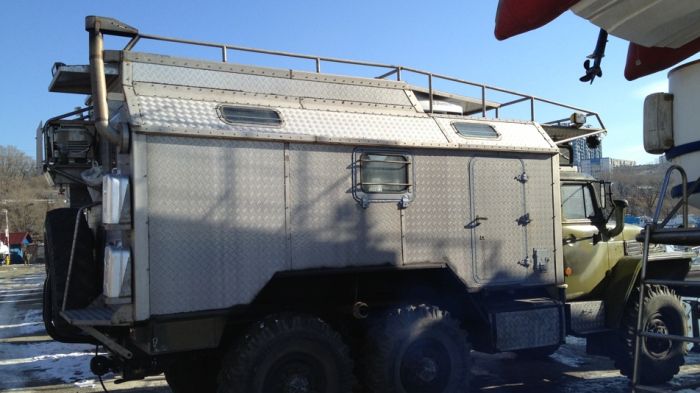 Дом на колесах повышенной проходимости на базе грузовика Урал 4320 (14 фото)
