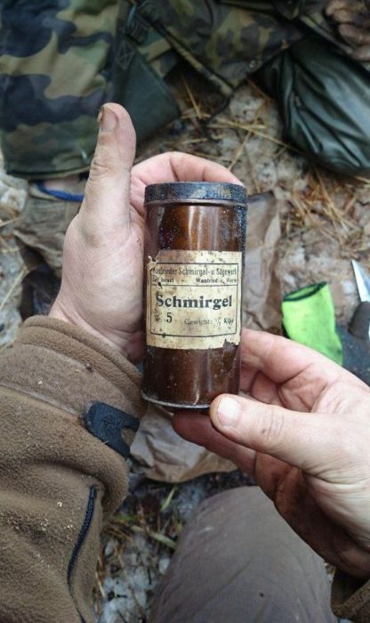 Тайник немецких диверсантов, обнаруженный спустя 70 лет после окончания войны (58 фото)