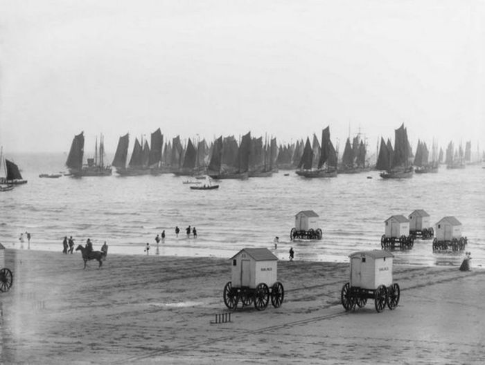 Купальные фургоны - неотъемлемая часть пляжей в XVIII и XIX веках (8 фото)