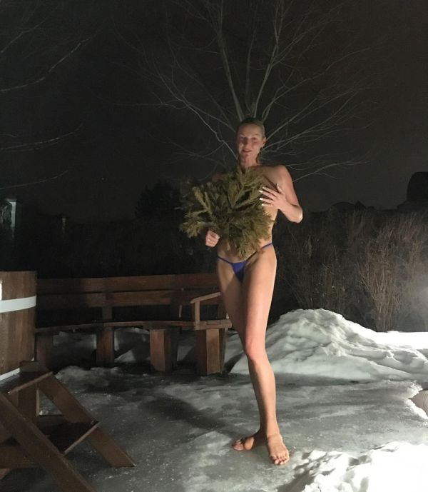 Анастасия Волочкова вновь опубликовала откровенные фото из бани (6 фото)