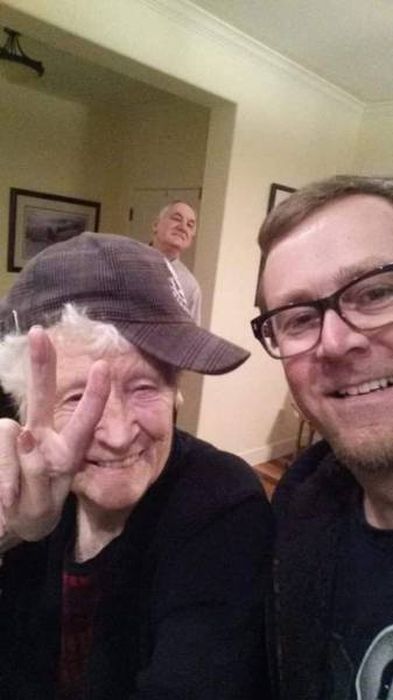 Пожилые люди, которые знают, как правильно веселиться (63 фото)