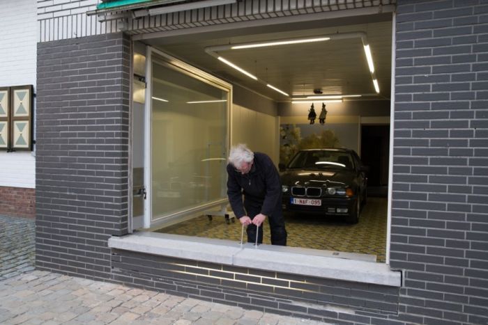 Необычный гараж бельгийца (13 фото)