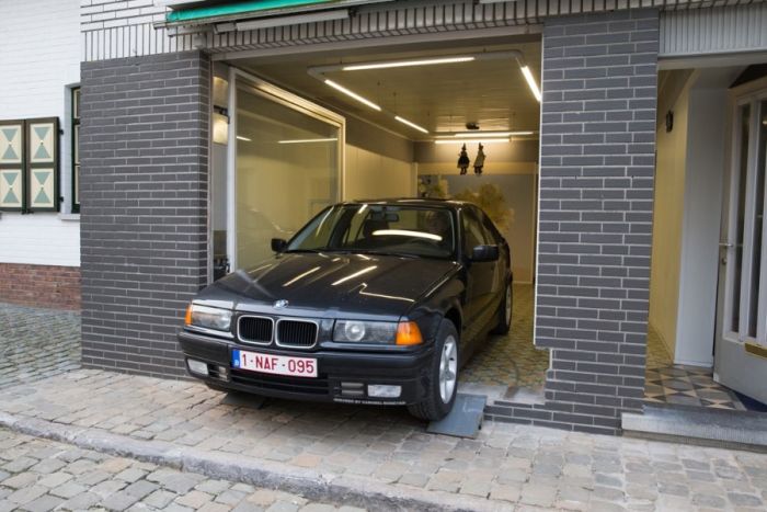 Необычный гараж бельгийца (13 фото)