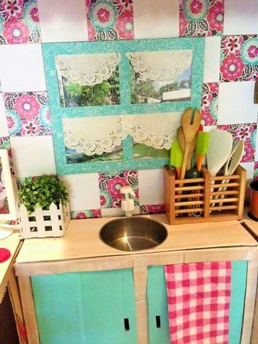 Картонная кухня для ребенка (9 фото)