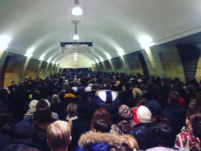 Давка в московском метро (7 фото + 2 видео)