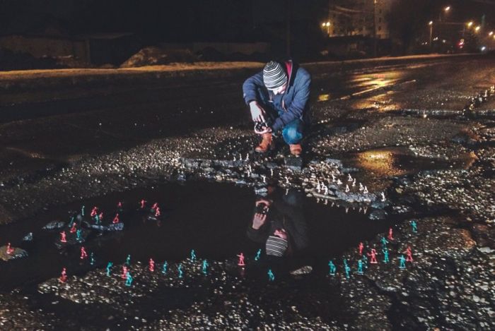 В Самаре фотографы превратили ямы на дорогах в арт-объекты (8 фото)