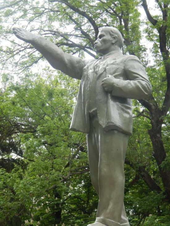 Самый необычный памятник Владимиру Ильичу Ленину (3 фото)