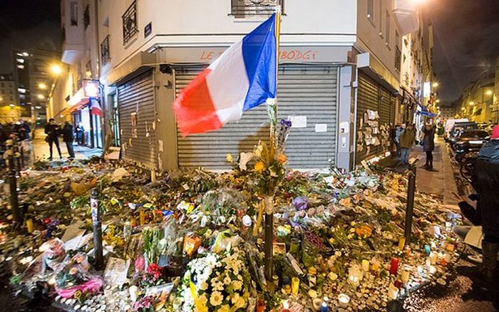 Парижский ресторан Petit Cambodge открылся впервые после ноябрьской атаки террористов (8 фото)