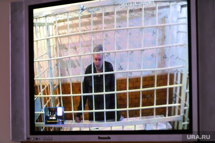 Уральскому дальнобойщику, пытавшемуся спасти свою дочь, дали 9 лет тюрьмы (5 фото + текст) Уральскому дальнобойщику, пытавшемуся спасти свою дочь, дали 9 лет тюрьмы (5 фото + текст)