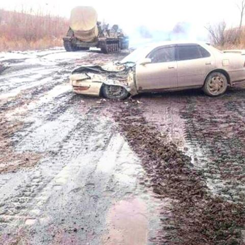 В Приморье самоходный миномет «Тюльпан» наехал на легковой автомобиль (2 фото + видео)