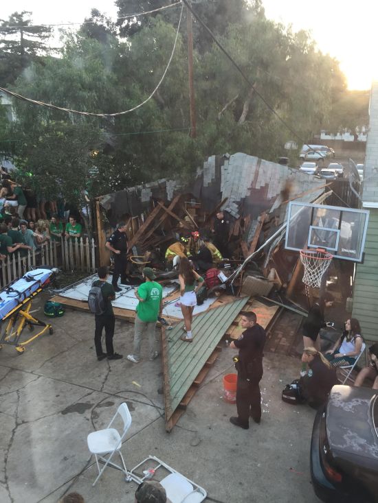 В Калифорнии рухнувшая крыша омрачила студенческую вечеринку (4 фото + видео)
