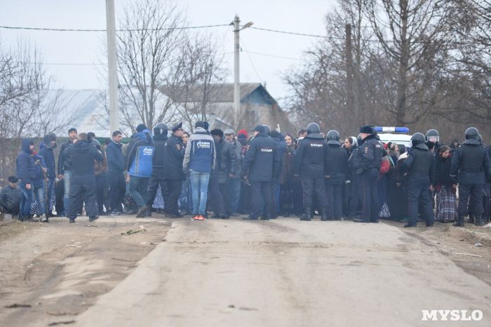 В поселке Плеханово под Тулой цыгане устроили беспорядки (10 фото + 2 видео)