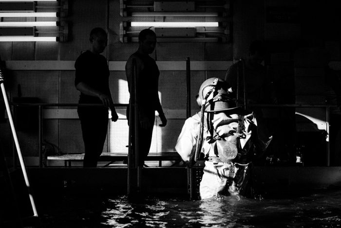 Тренировка военных водолазов в морской школе ДОСААФ (23 фото)