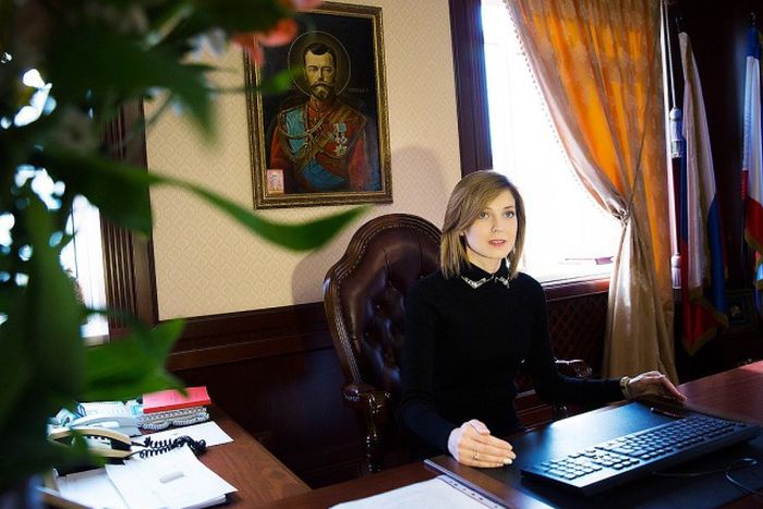 Снимки из новой фотосессии прокурора Крыма Натальи Поклонской (10 фото)