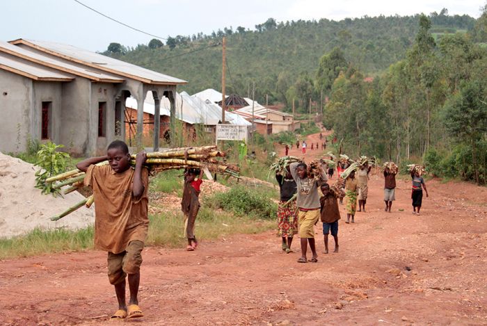 Бурунди - самая несчастливая страна мира (24 фото)