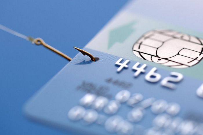 Самые популярные способы кражи денег с банковских карт (10 фото)